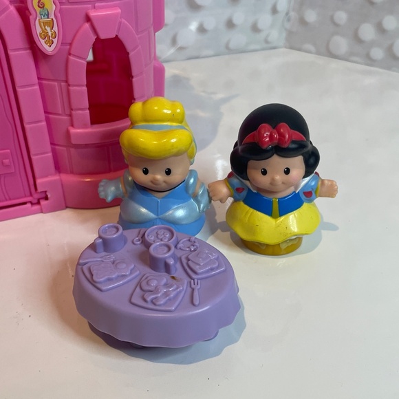 LITTLE PEOPLE FISHER PRICE PLAY AND N GO 🏰CASTLE - Picture 4 of 13